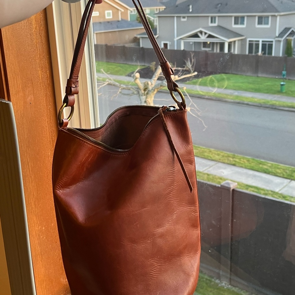 Madewell Elegant Brown Leather Bucket Bag